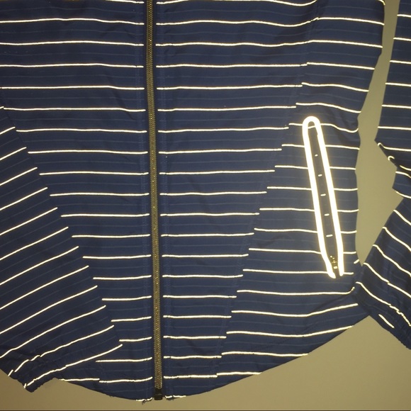 Athleta Accelerate Reflective Running Jacket XXS - Picture 3 of 7